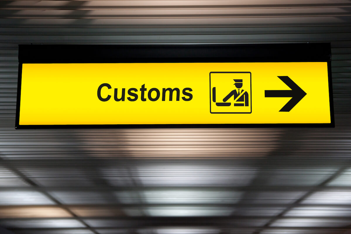 Sign pointing to United States Customs